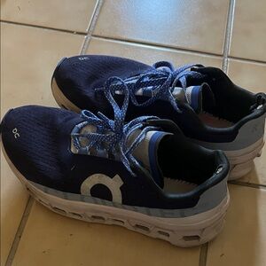 on cloud tec running shoes